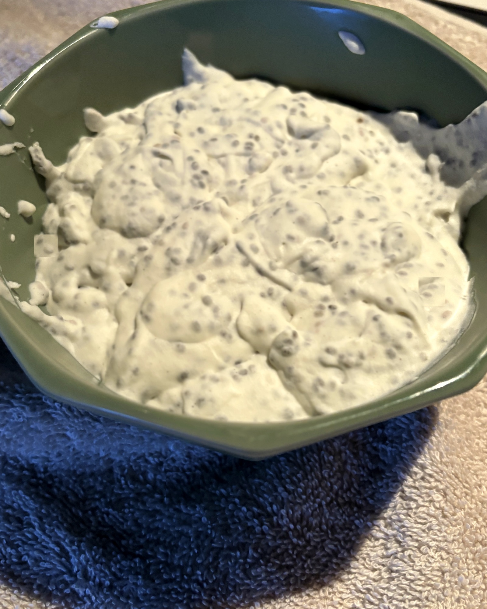 Chia pudding med kokosmelk, vanilje og bringebær