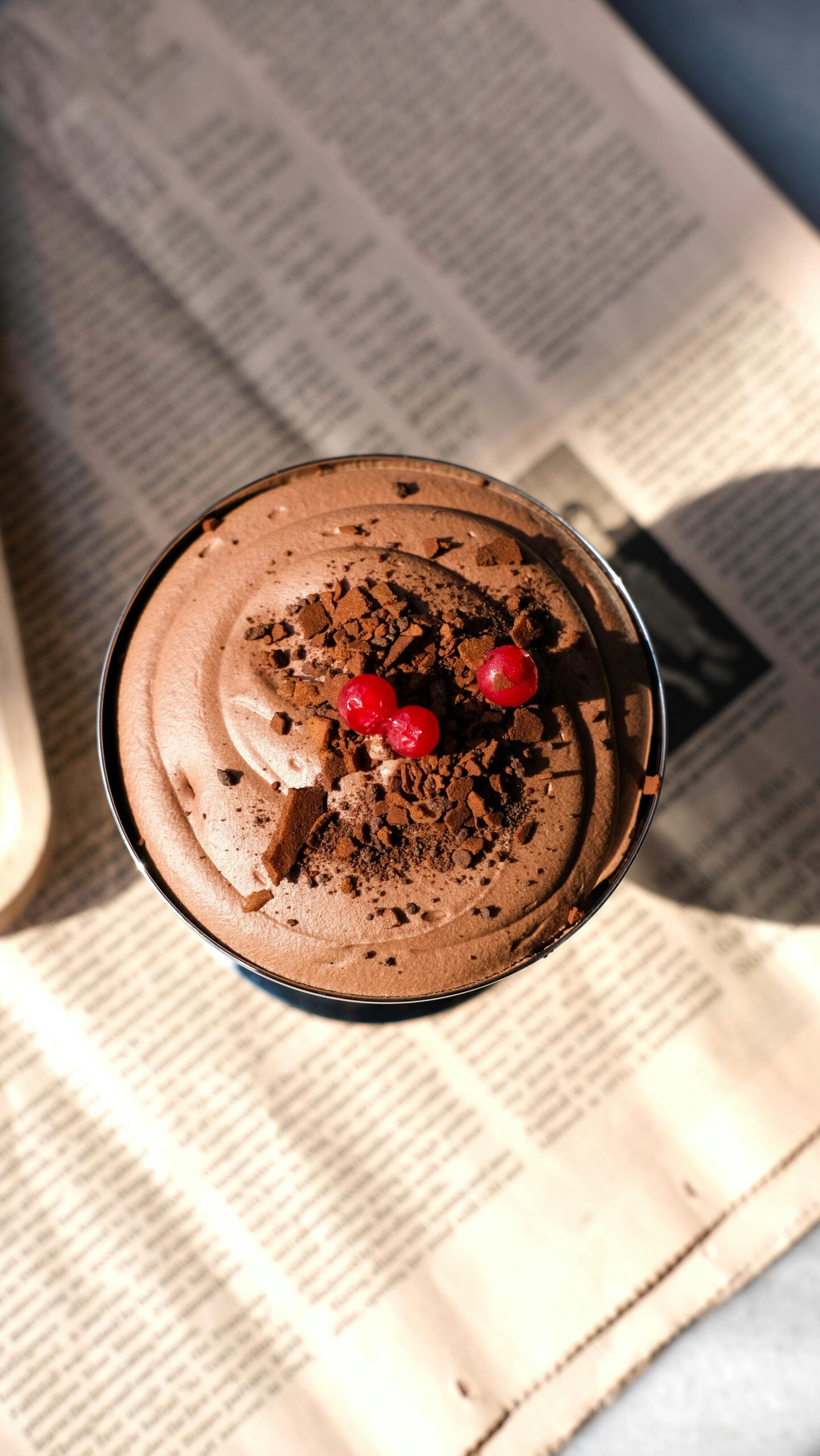 Sjokolademousse med mascarpone og bringebær i glass